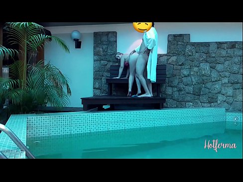 ❤️ Chefe convida criada para a piscina, mas não conseguiu resistir a um ️❌ Porno de qualidade em nós ❌️